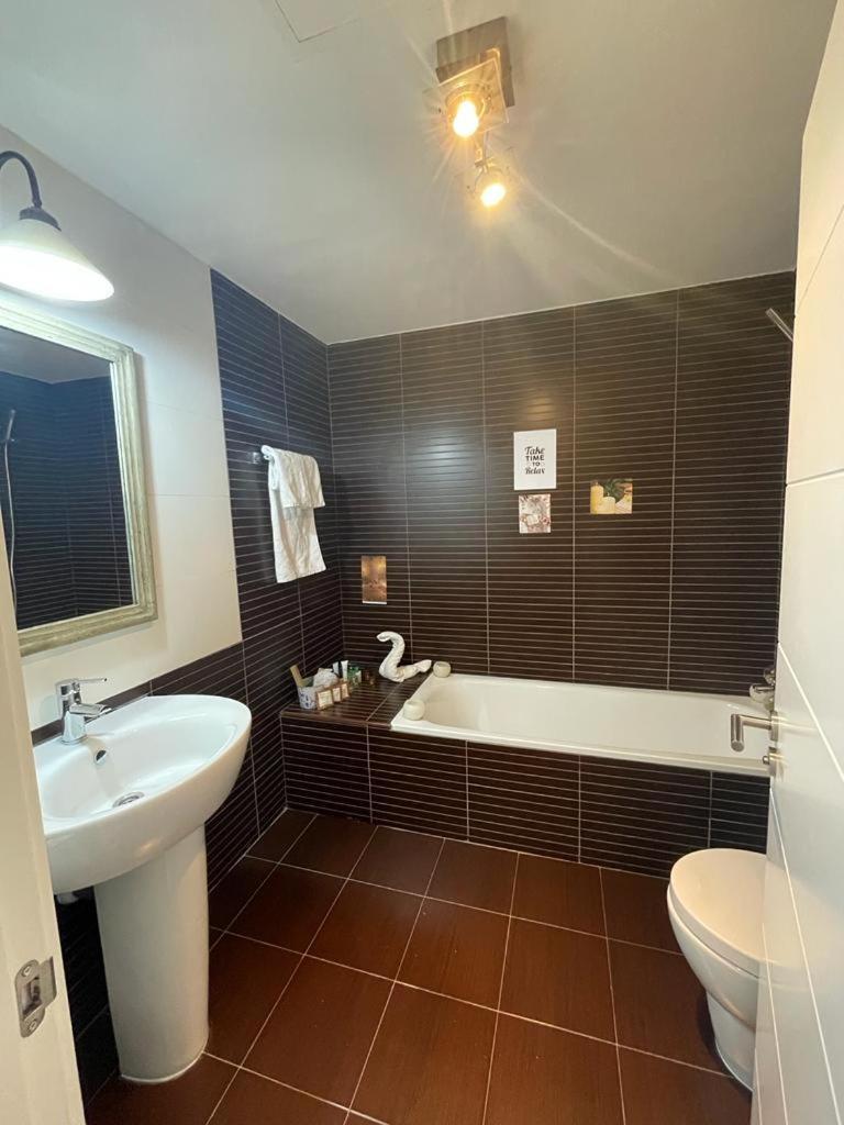Space In The Villa With Poll Near Golf In Madrid Esterno foto